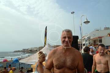 Alberto Rdríguez e Isabel Navarro triunfan en la XVII Travesía a Nado de Salinetas (Foto TA)